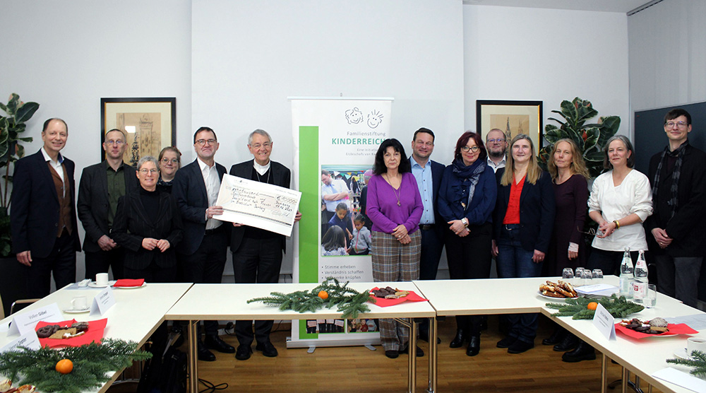 Familienstiftung Kinderreich Scheckübergabe