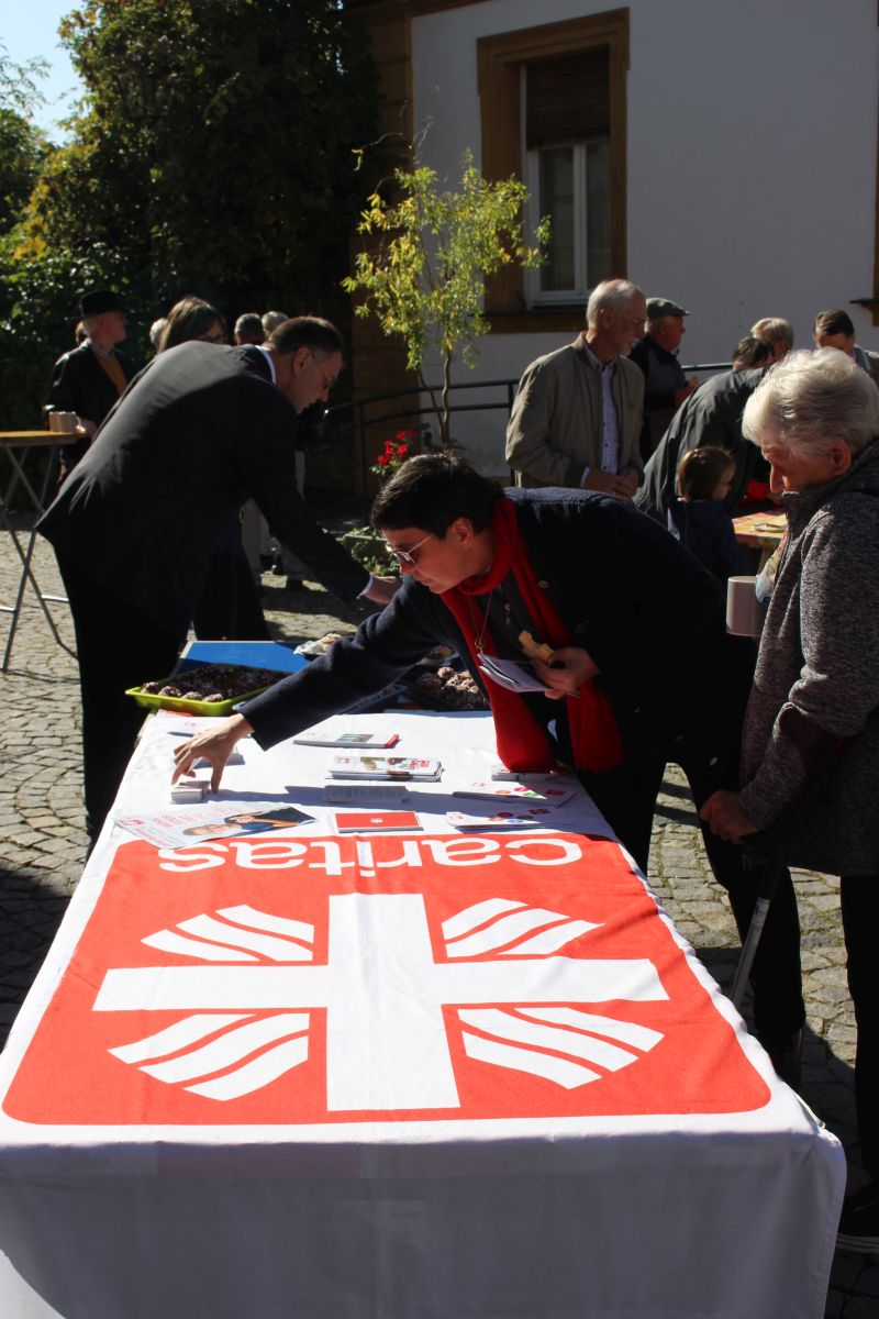 Caritas-Sammlung Herbst 2023 Eröffnung Infostand